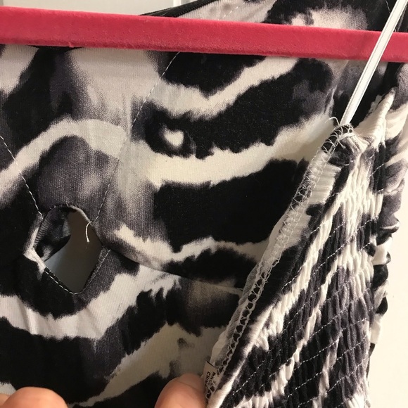 ❓GUESS Sleeveless Sundress - Picture 3 of 9